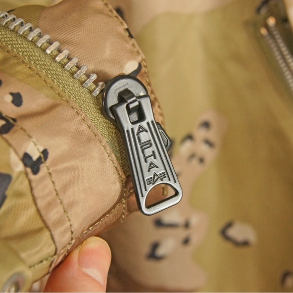 Men's Camouflage Jacket - Picture 5 of 7